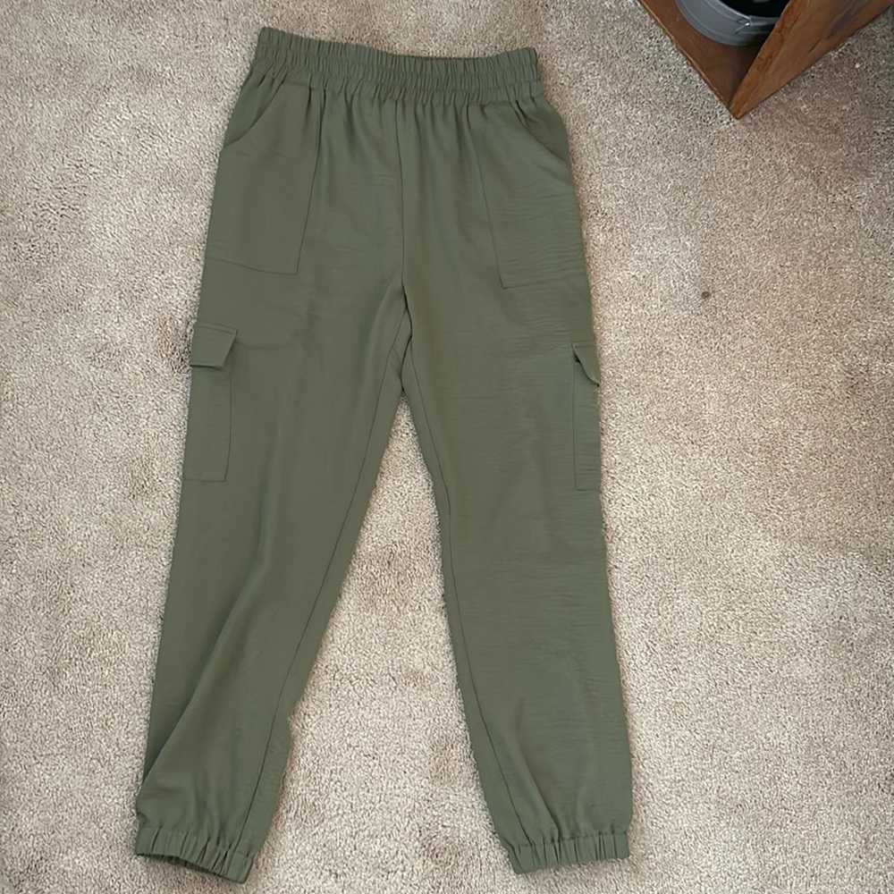 Green cargo joggers
